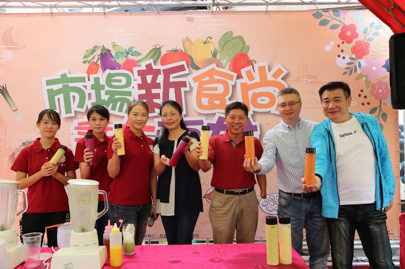 傳統市場尋「飽」民眾嚐美食又可做公益熱鬧滾滾