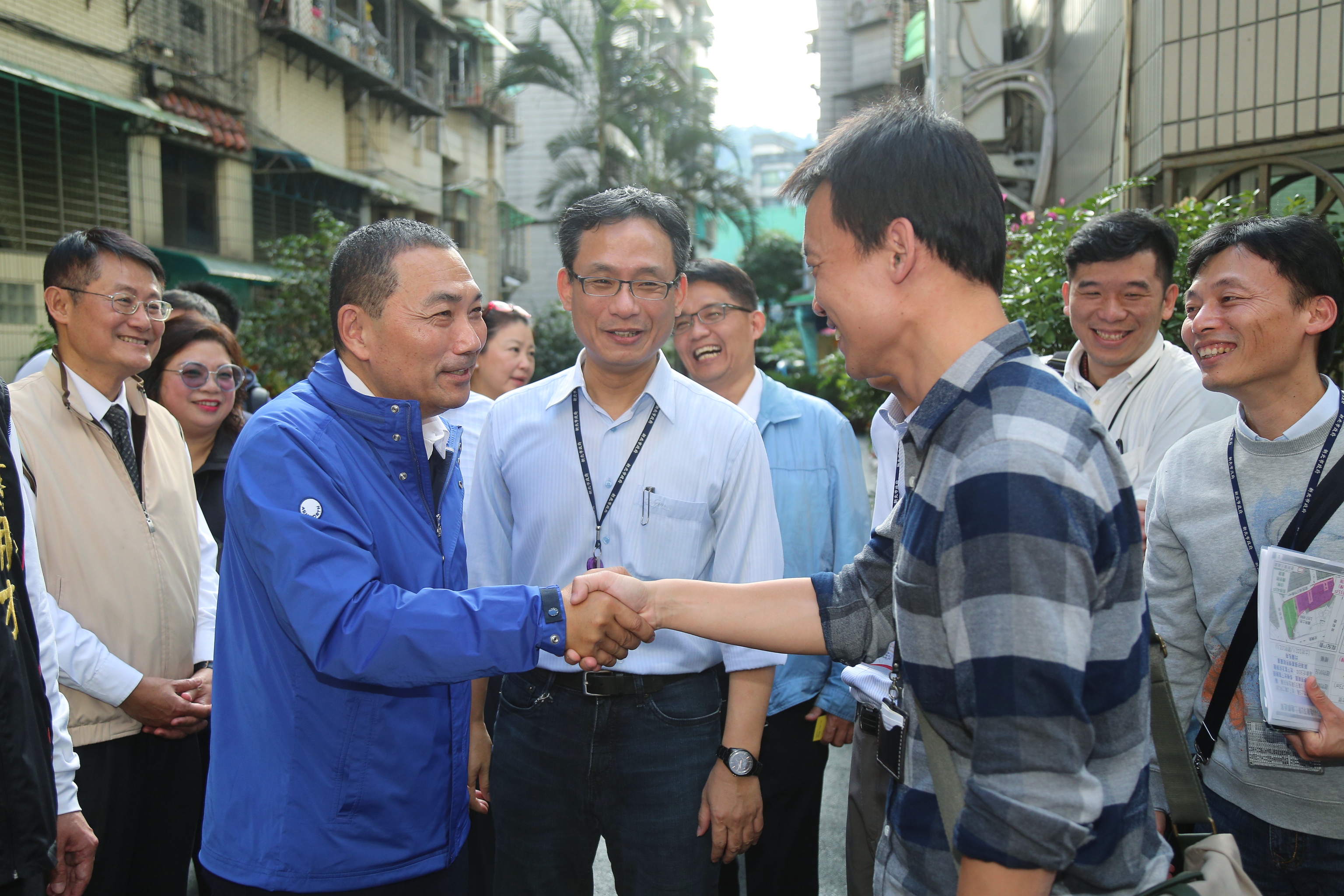 展現效率、魄力與決心 侯友宜就任首日視察都更社區提供協助