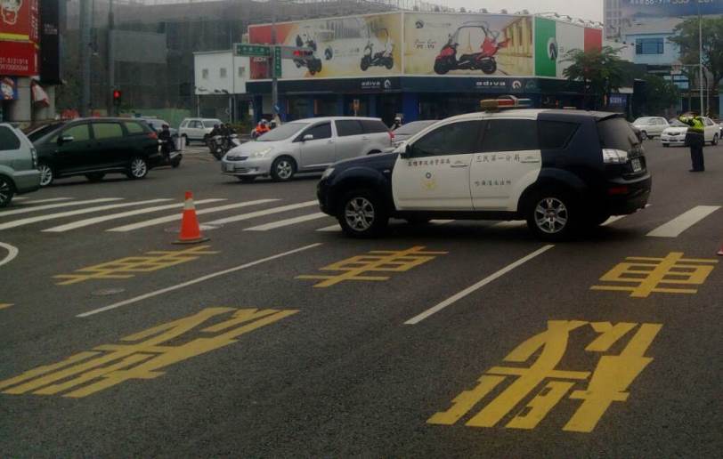 大貨車粗心大意 造成中華地下道限高架倒塌