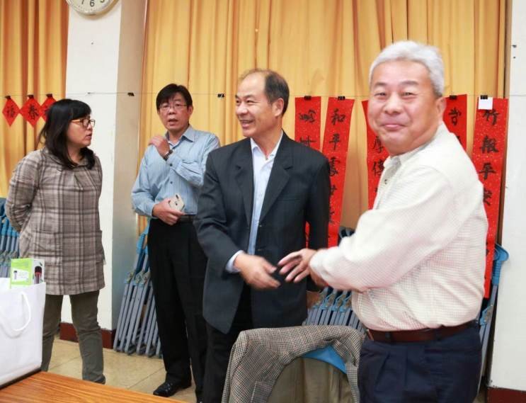 高雄市警局舉辦書畫家揮毫贈春聯活動
