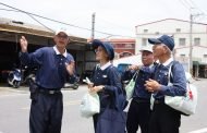 慈濟嘉義志工施哲富 戒菸賭酒拉妻兒做志工