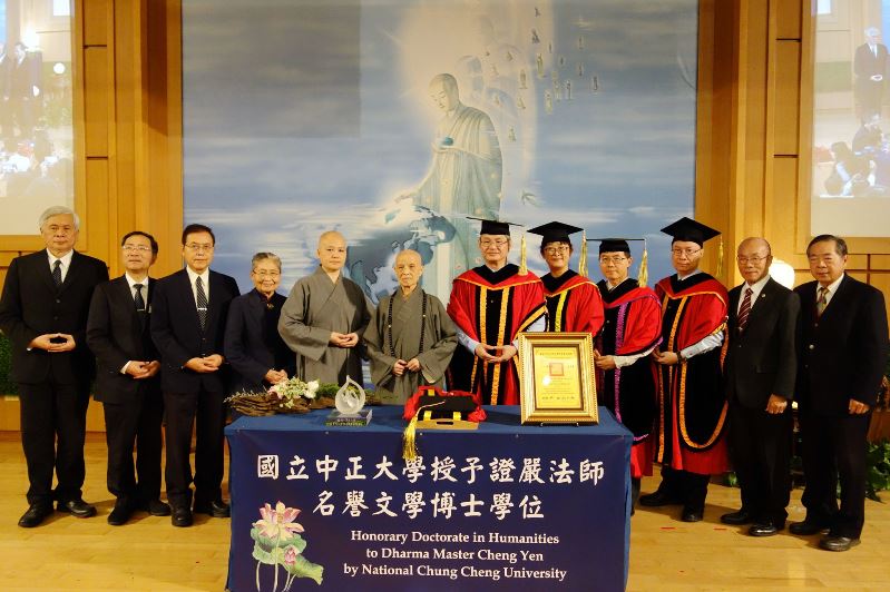 證嚴上人發揚佛教慈悲喜捨精神  中正大學頒授名譽文學博士