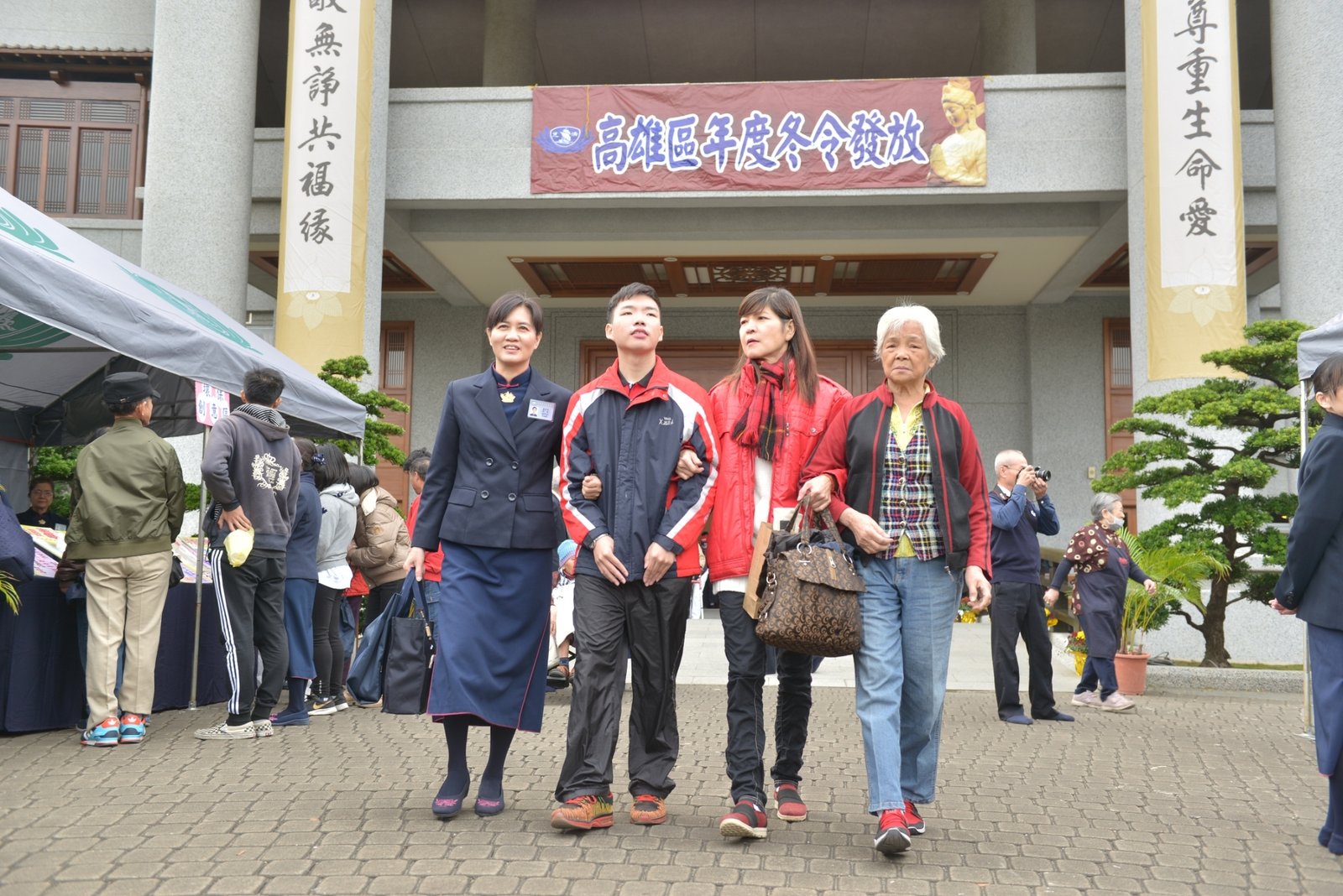 慈濟關懷協助老殘父子、腦瘤兒 翻轉生命懂得愛