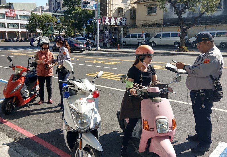 市民期待交通順暢 新興警分局強力取締違規停車
