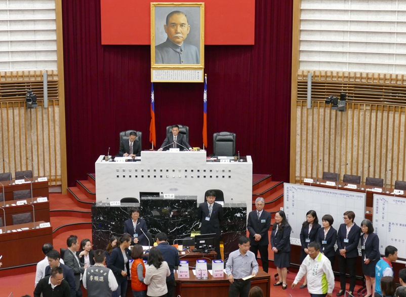 高雄市議會成立各項委員會