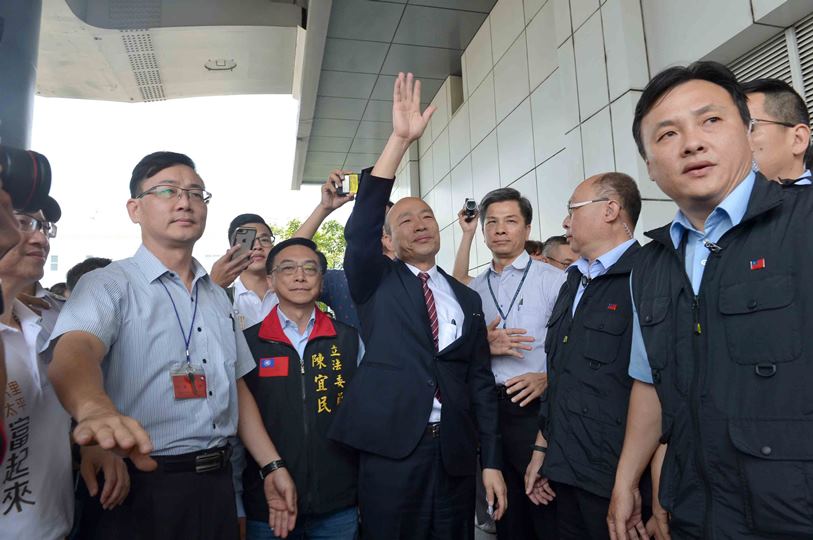 韓國瑜自廈門返抵高雄 訪港澳深廈成果豐