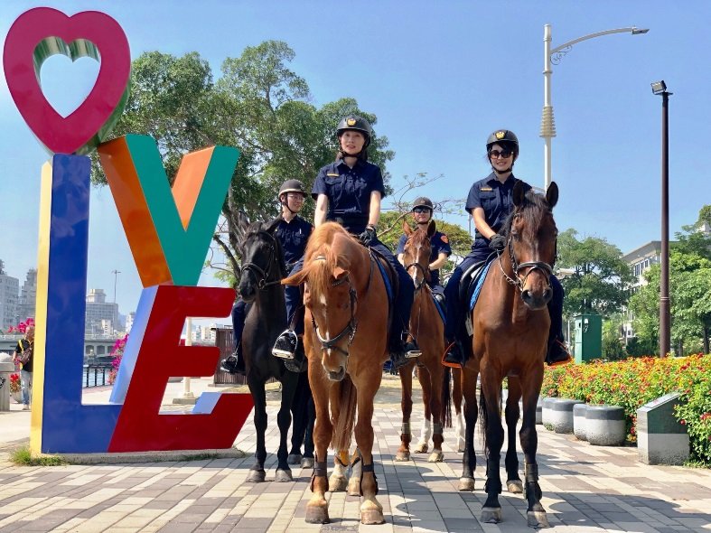 高市警局形象大使「警光騎警隊」著新裝亮相