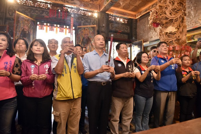 參拜苓雅區兩廟宇 韓國瑜祈求高雄平安