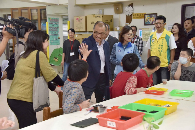 參訪樂仁啟智中心 葉匡時：攜手民間擴大弱勢照護能量