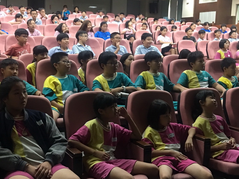 親子教育專家林妙香一堂課 百名學童擁抱正能量