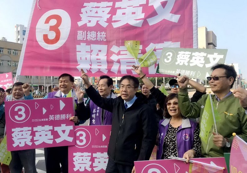 黃偉哲率領車隊拜票 力拚總統得票率全國最高