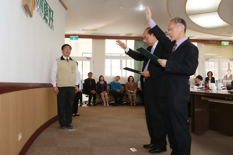 台南市長黃偉哲監誓 秘書處長李朝塘、法制處長尤天厚宣誓就職