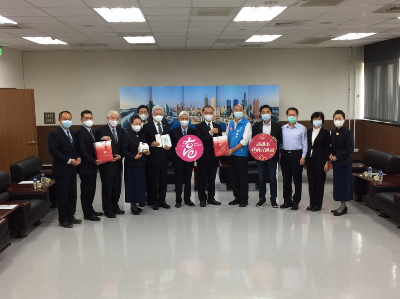 慈濟贈安心祝福包 市長韓國瑜感謝大愛精神