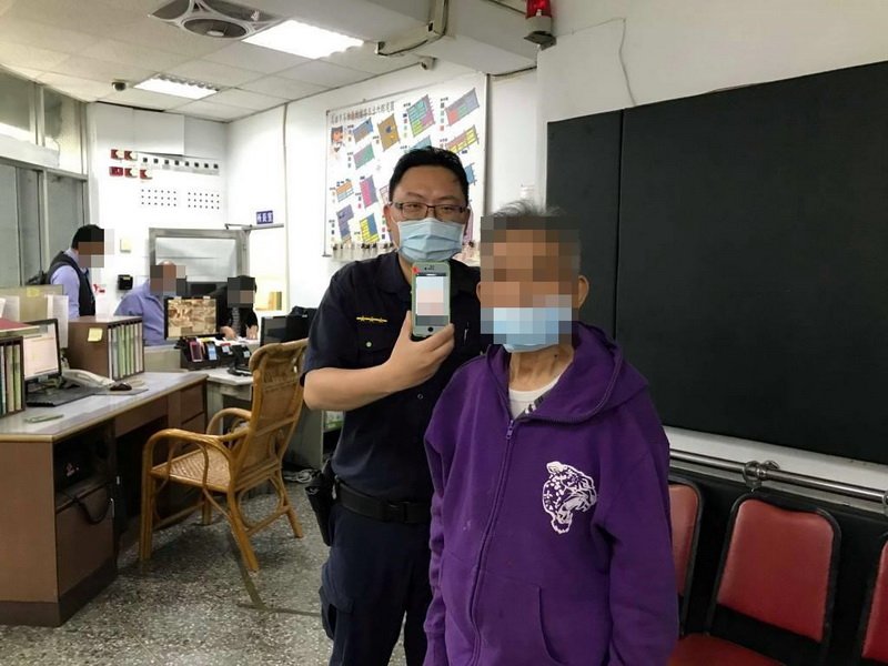 失智伯獨走路中 苓雅分局警人臉辨識送返家