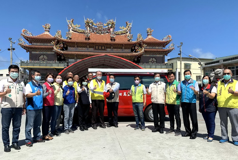 台南萬皇宮捐救災指揮車 台南市長黃偉哲代表接受
