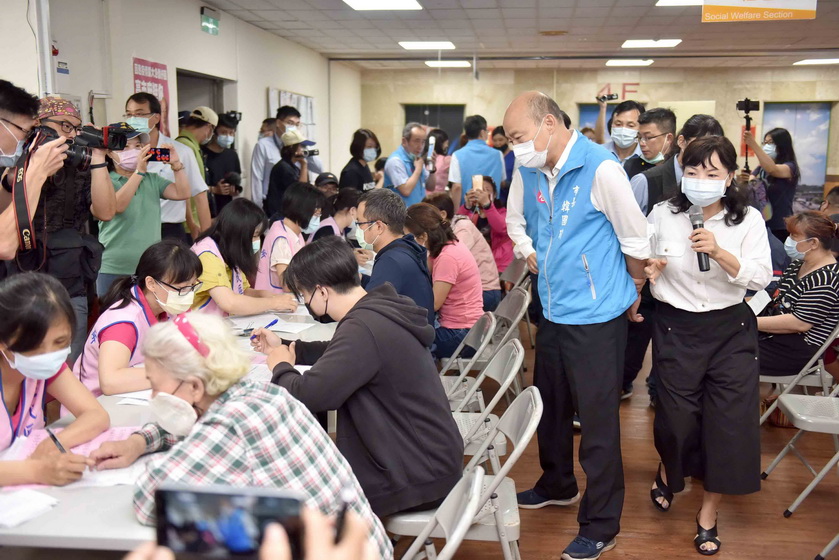 視察三民區紓困受理 韓國瑜肯定分流措施