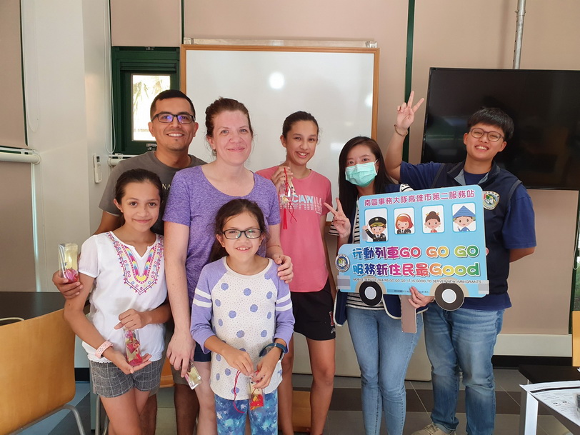 移民署高雄市第二服務站至馬禮遜美國學校收件服務