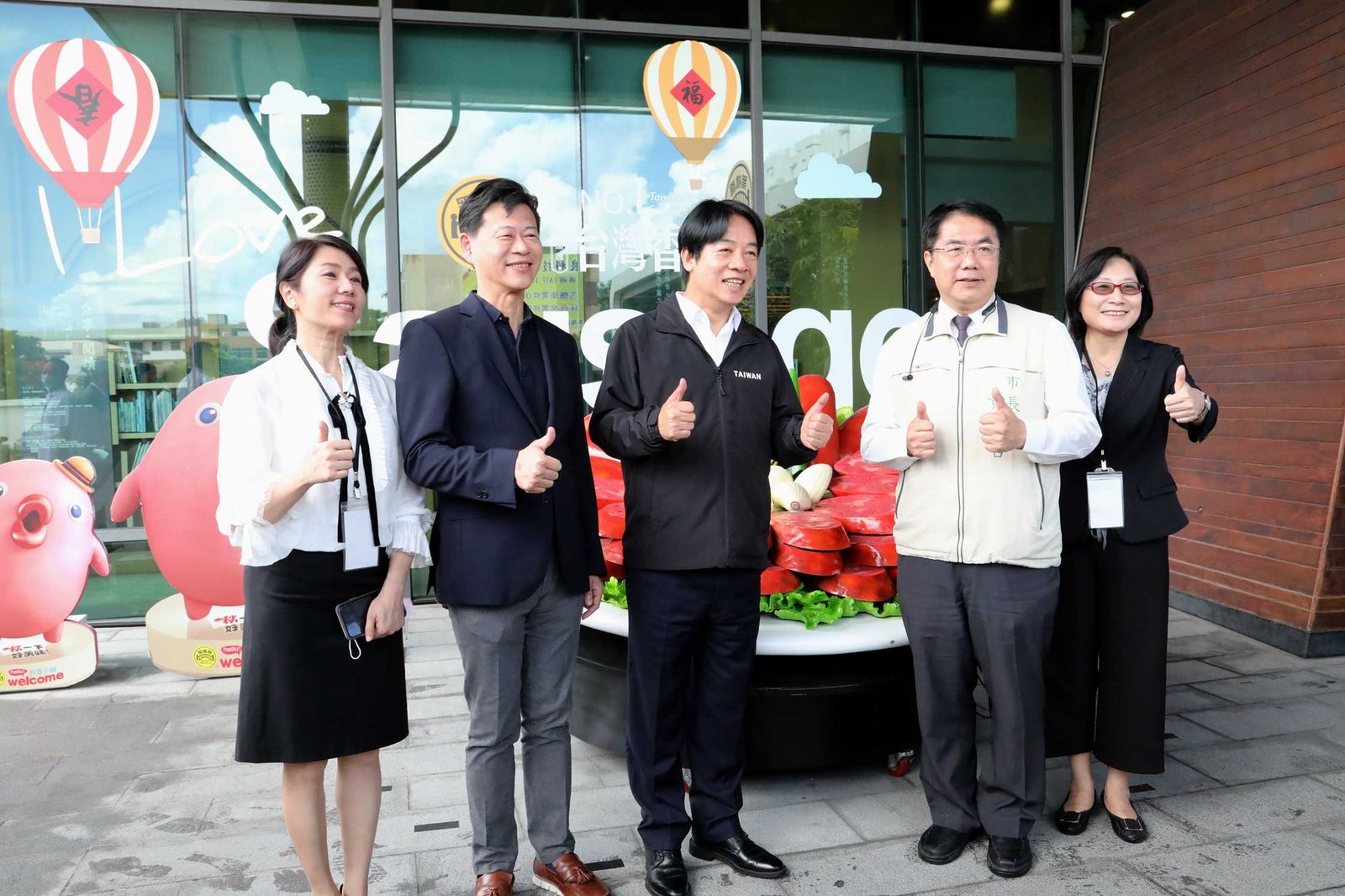 副總統賴清德在台南市長黃偉哲訪黑橋牌 盼台豬重返國際