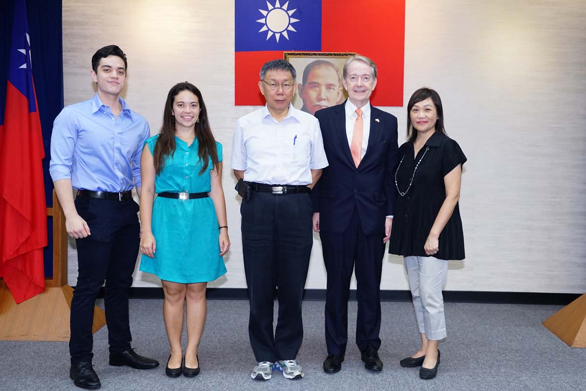 荷駐臺代表紀維德將返荷蘭 柯文哲頒贈「臺北市榮譽市民狀」表感謝