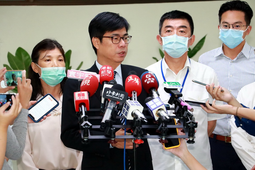 不容違法排廢氣、堆廢料 陳其邁：護市民安全強力執法