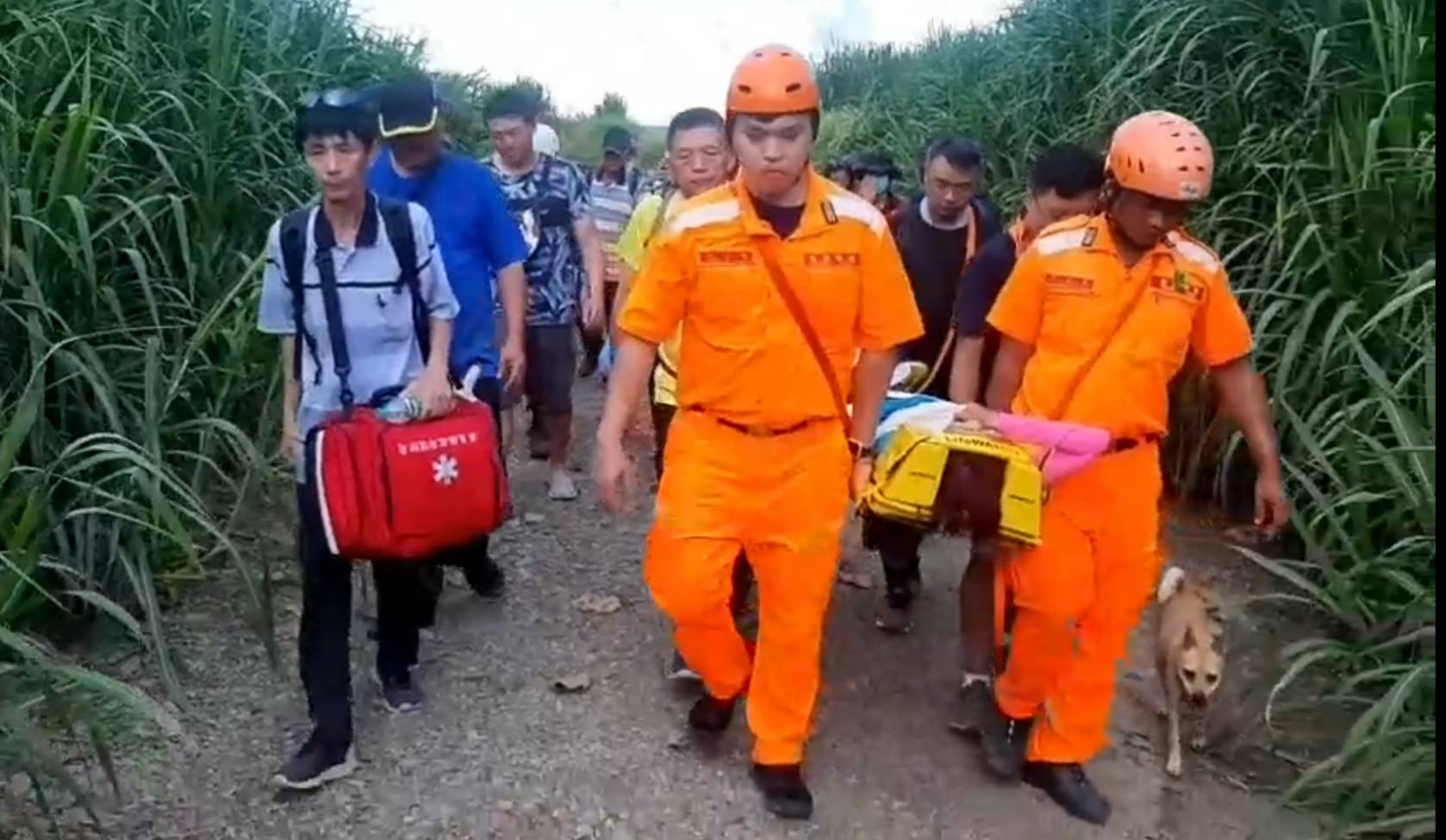 民眾古道健行失足骨折 海巡署第六岸巡奔赴救援