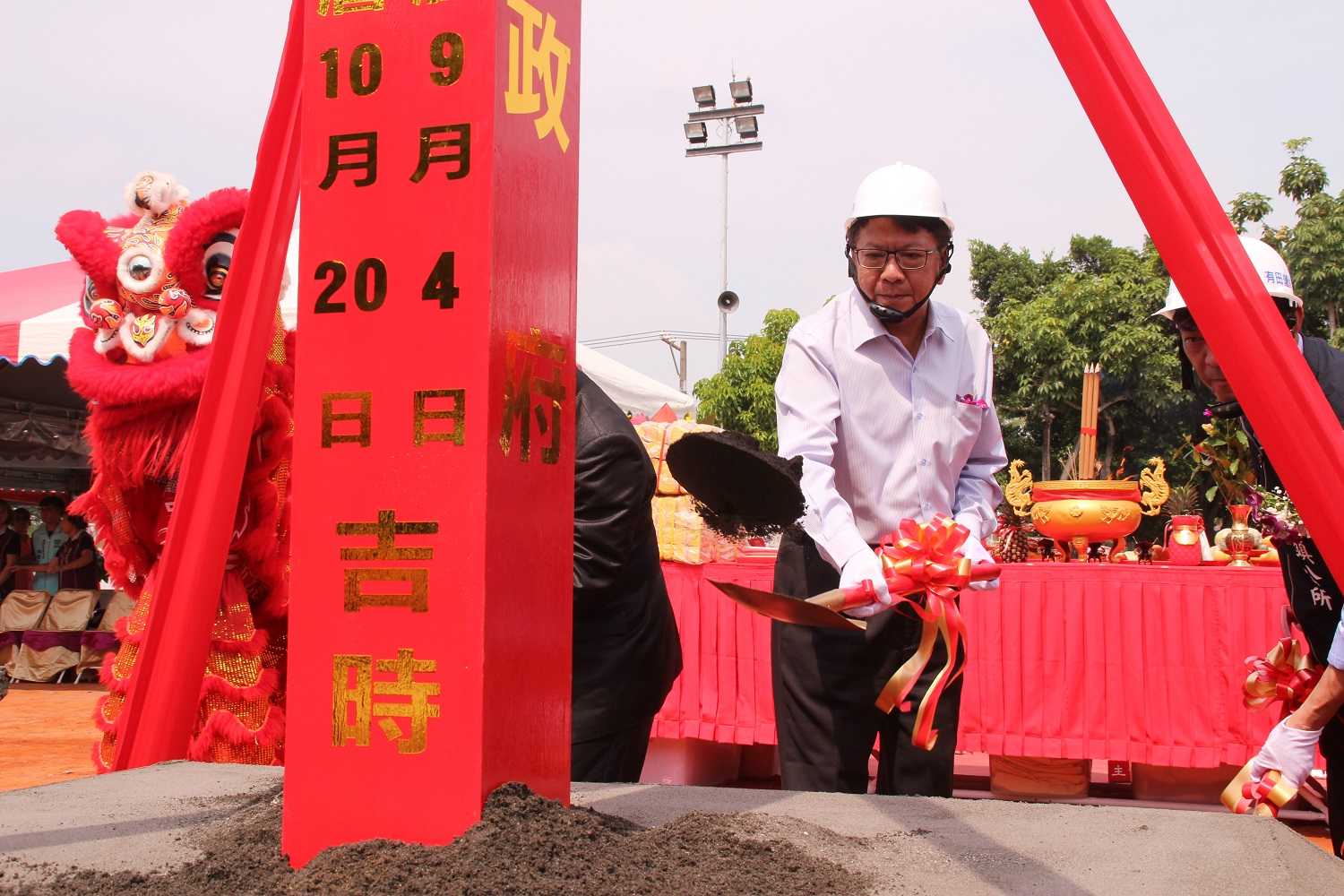全台首座拋物線型賽道國際溜冰場 縣長潘孟安見證動土