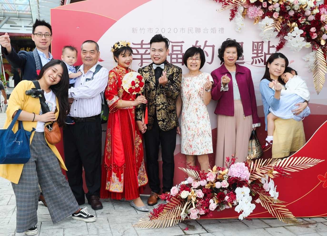 新竹市民聯合婚禮 十二對新人甜蜜互訂終身