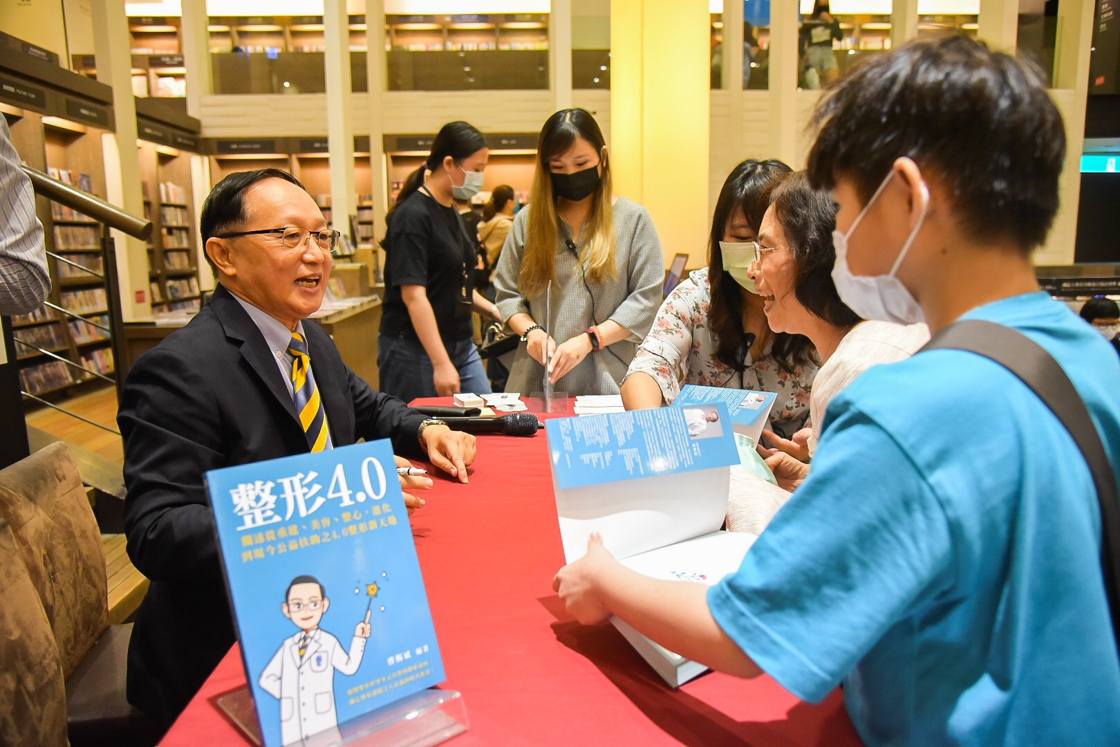 名醫曹賜斌《整形4.0》談身心健康 立委林岱樺讚「高雄之光」