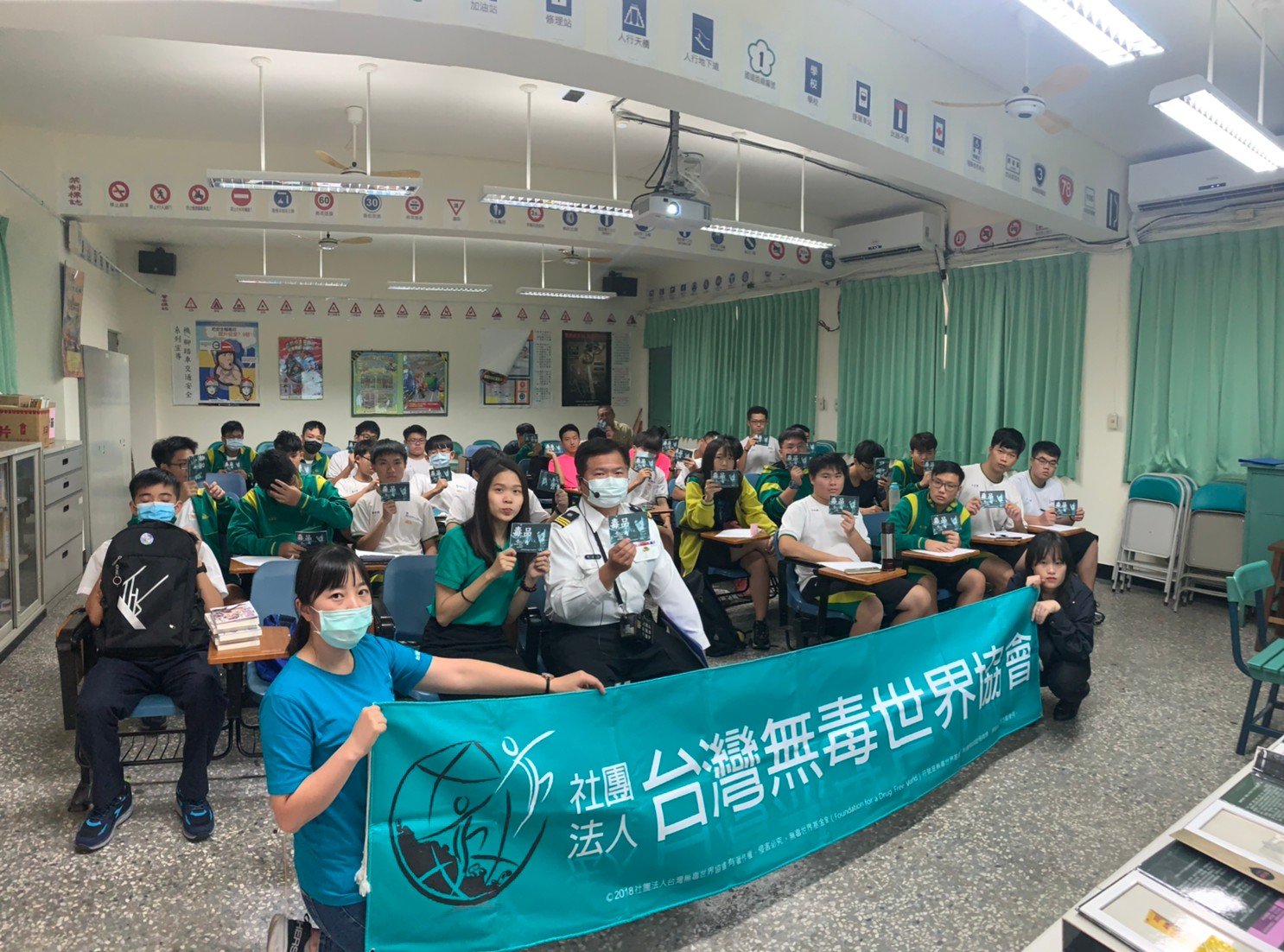 高雄高工紫錐花社反毒宣導 學生宣誓拒絕毒品