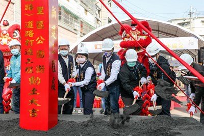 台中大里公園街道路打通工程 市長盧秀燕持鏟動土