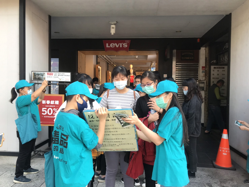 拆穿百變毒品易容術 新興分局五福員警防制毒品宣導