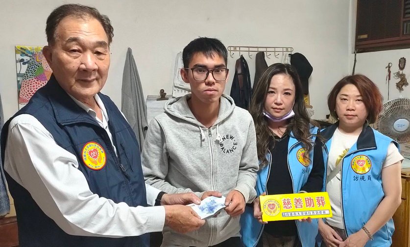 貧困老婦病亡 苓洲里長吳弘宜協助處理醫療費用及喪葬事務