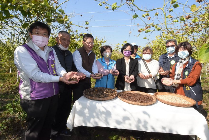 彰化縣長王惠美參訪印加果園 盼擦亮彰化優鮮招牌