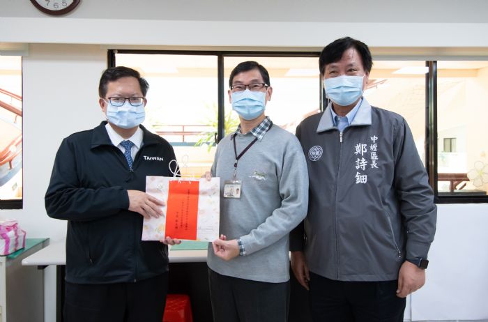 鄭文燦慰勞桃園醫院第一線辦理居檢人員