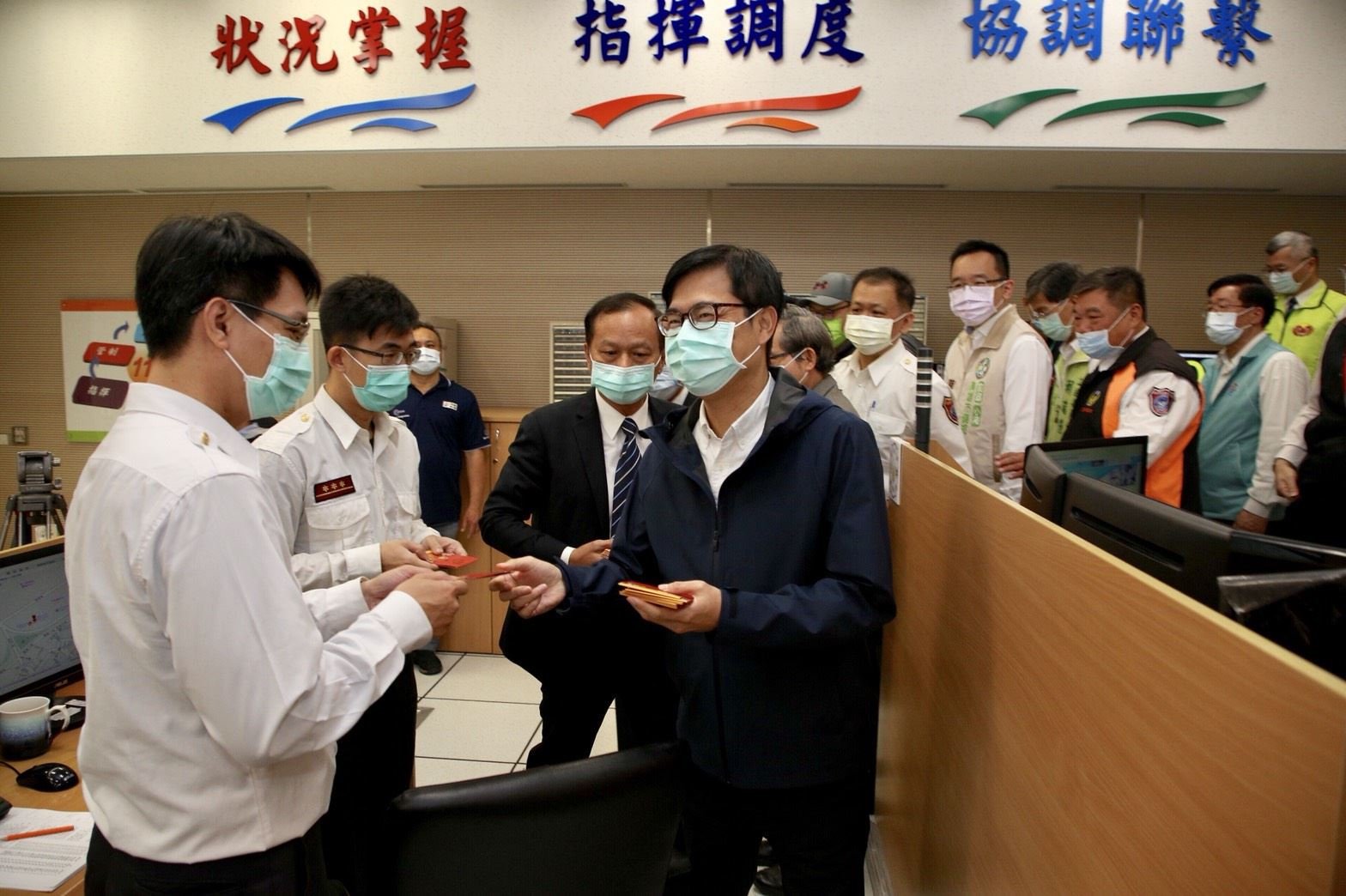 一一九過年不打烊堅守崗位 高雄市長陳其邁慰問消防同仁辛勞