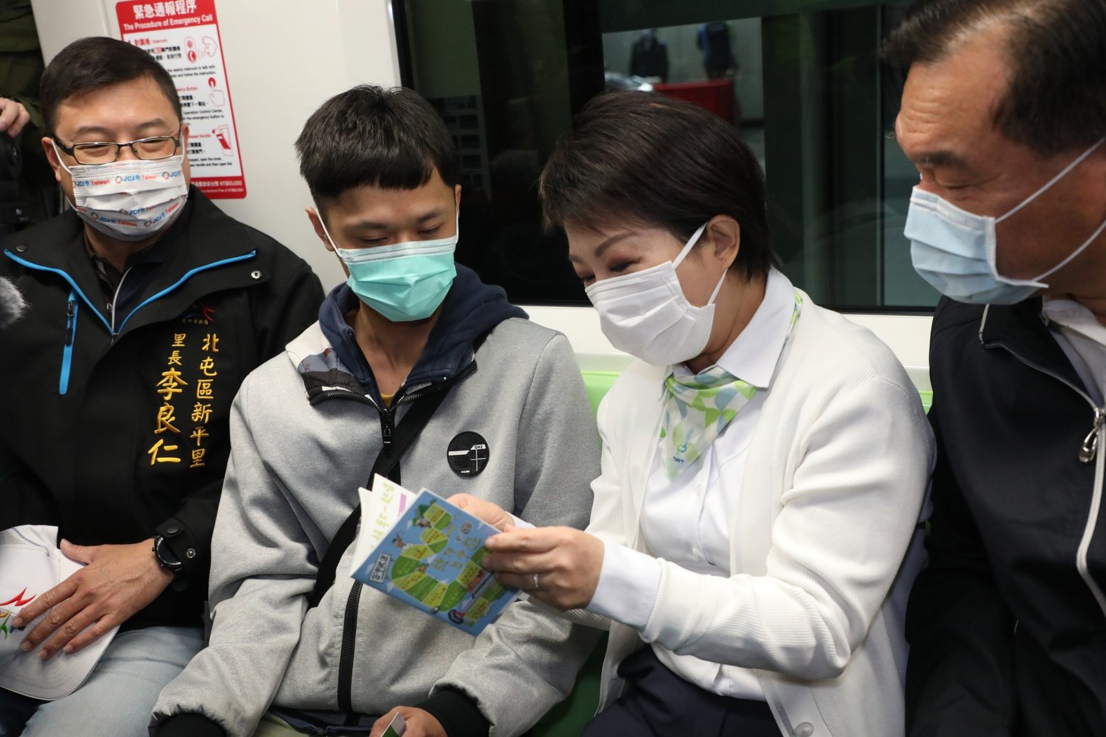 台中捷運免費試營運 盧秀燕搭首班車見證