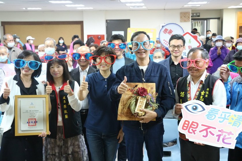 台東老花正潮、敬老好視力活動 朱立倫捐四百萬善款