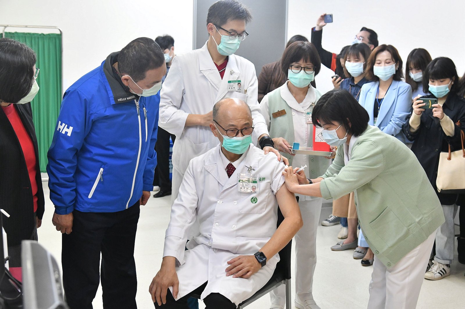 新北市長侯友宜侯籲醫護跨院接種疫苗