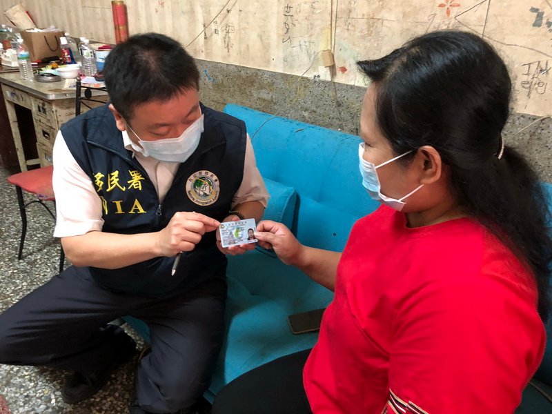 移民署伸援手 滯留印尼新住民平安返臺團圓