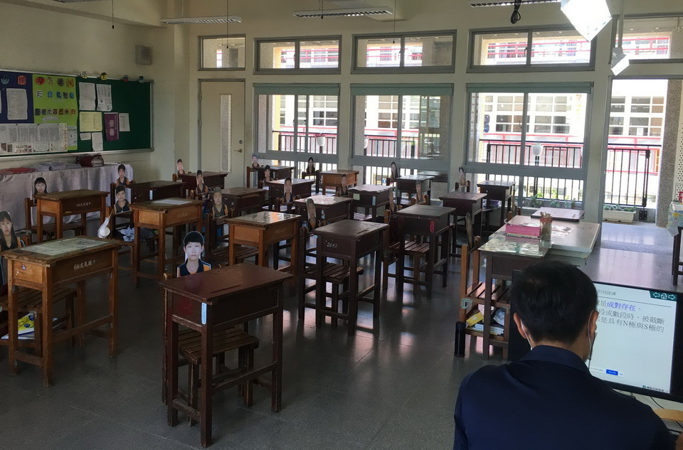 三級疫情警戒延期 各級學校同步停課 法院延長暫緩開庭