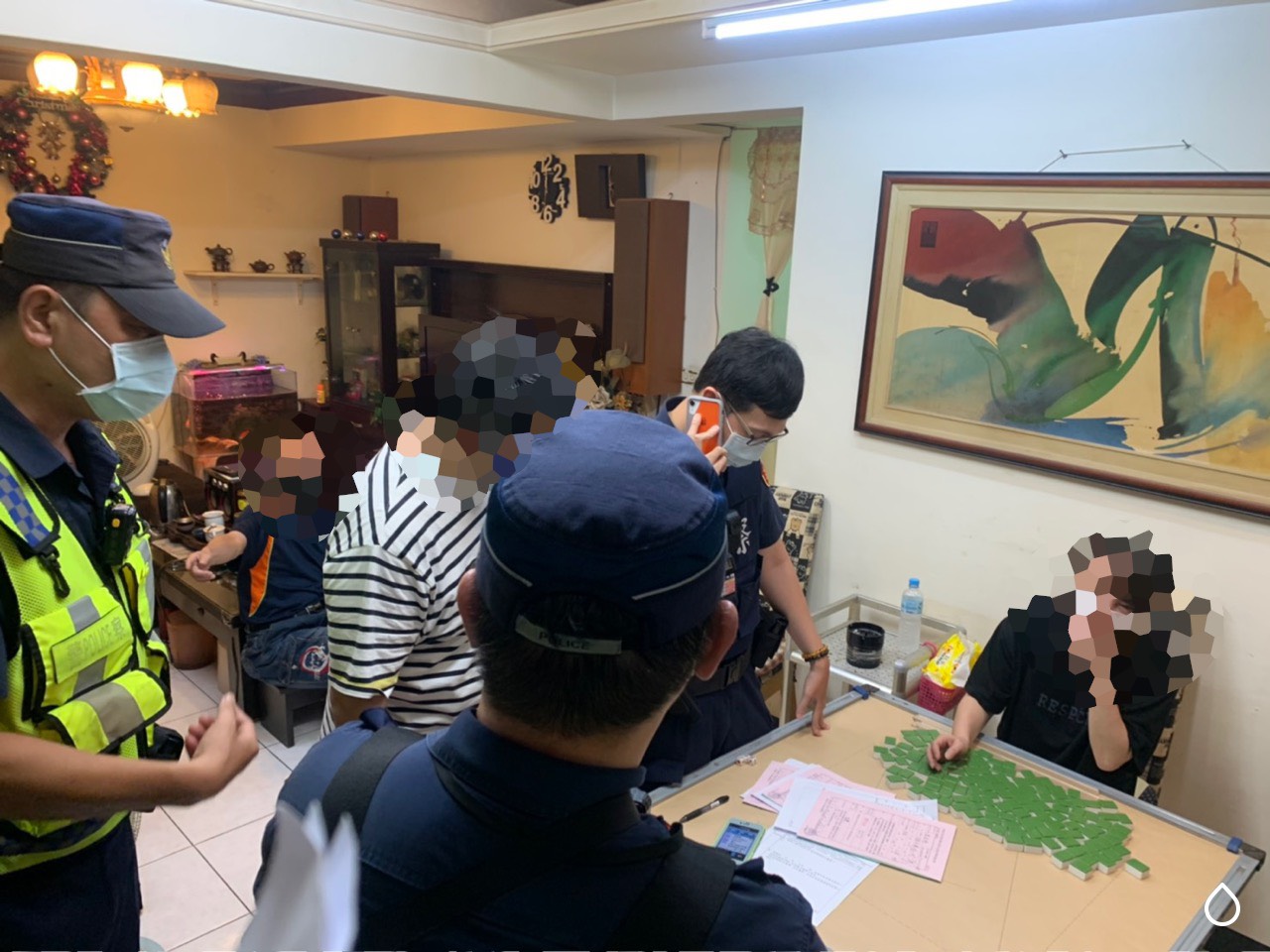 違反傳染病防治法室內群聚打麻將 嗆警：「我要找議員！」