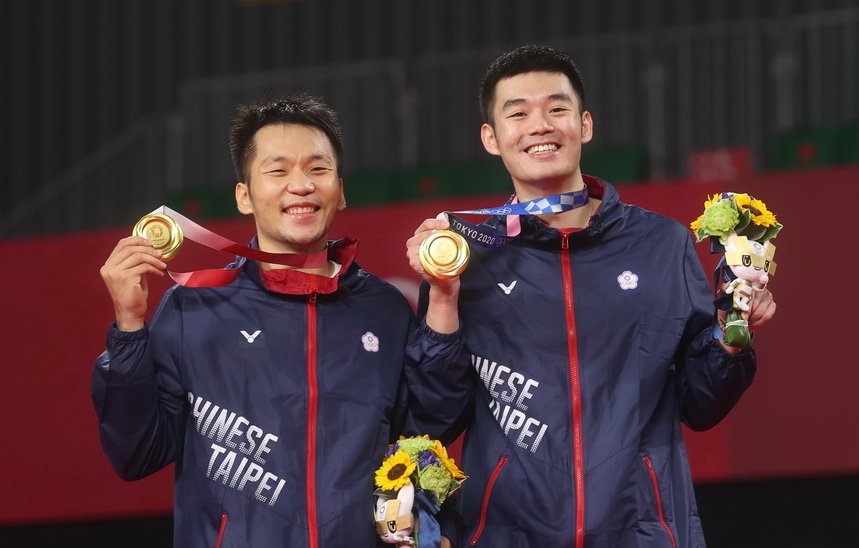 奧運羽球雙打台灣選手 李洋、王齊麟 擊敗大陸勇奪金牌