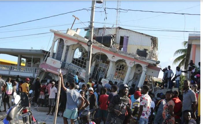 慘 海地強震破壞驚人 逾三百人死 一千八百傷 近千棟建築倒塌