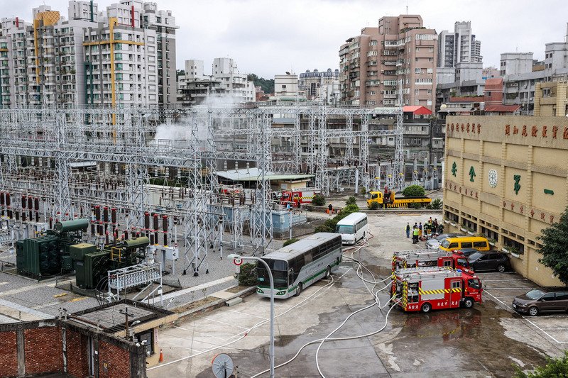 台灣缺電危機再浮檯面？ 變電所爆炸逾30萬戶停電