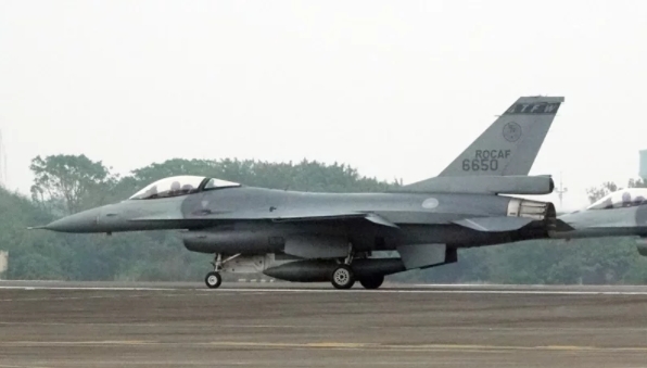 空軍F-16V1外海訓練墜海失聯 蔡英文指示全力搜救