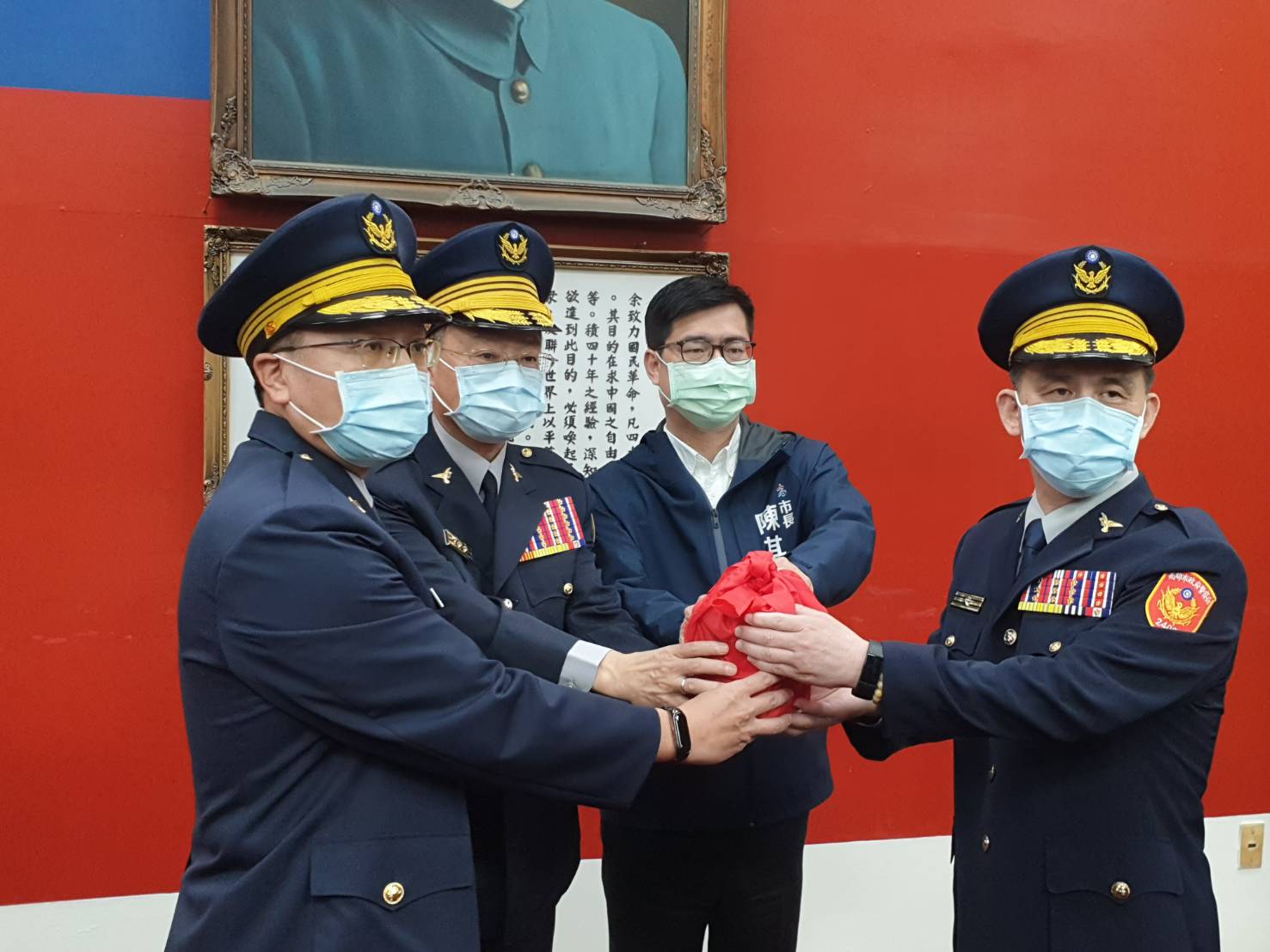 高雄市政府警察局十六位分局長布達交接 市長陳其邁親自主持