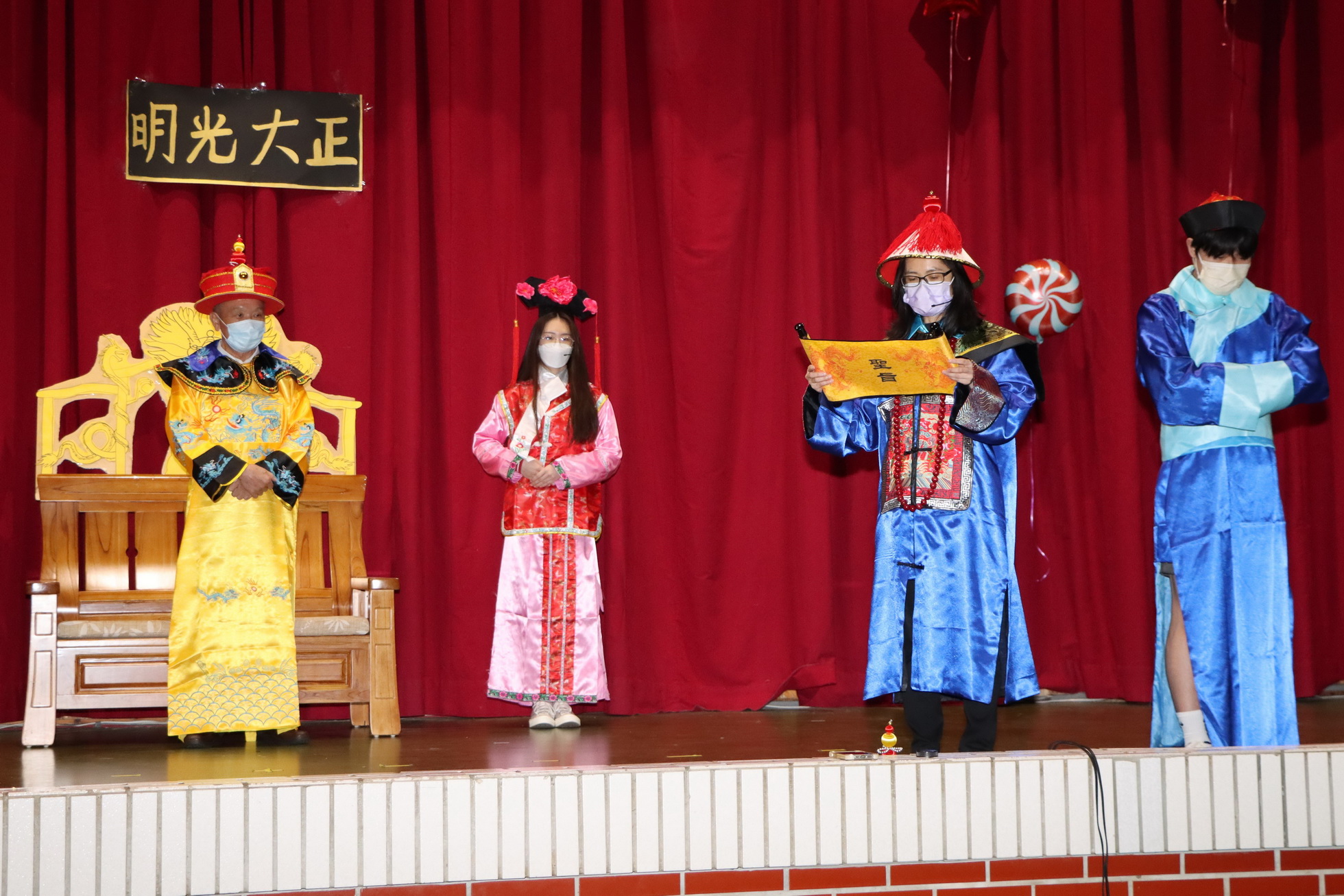 苗栗縣友善校園宣導宣誓 縣長徐耀昌換上龍袍展現決心