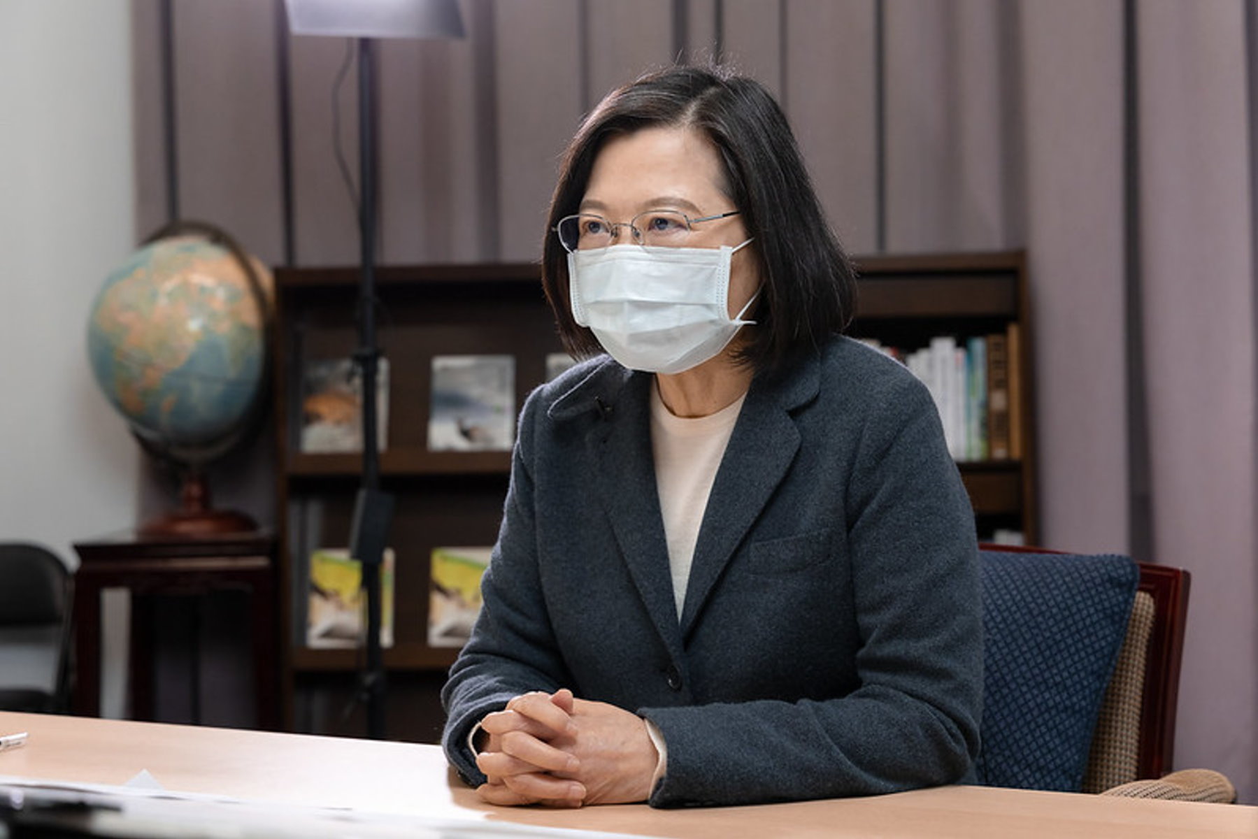 紀念二二八 蔡總統：將台灣民主經驗分享到全世界