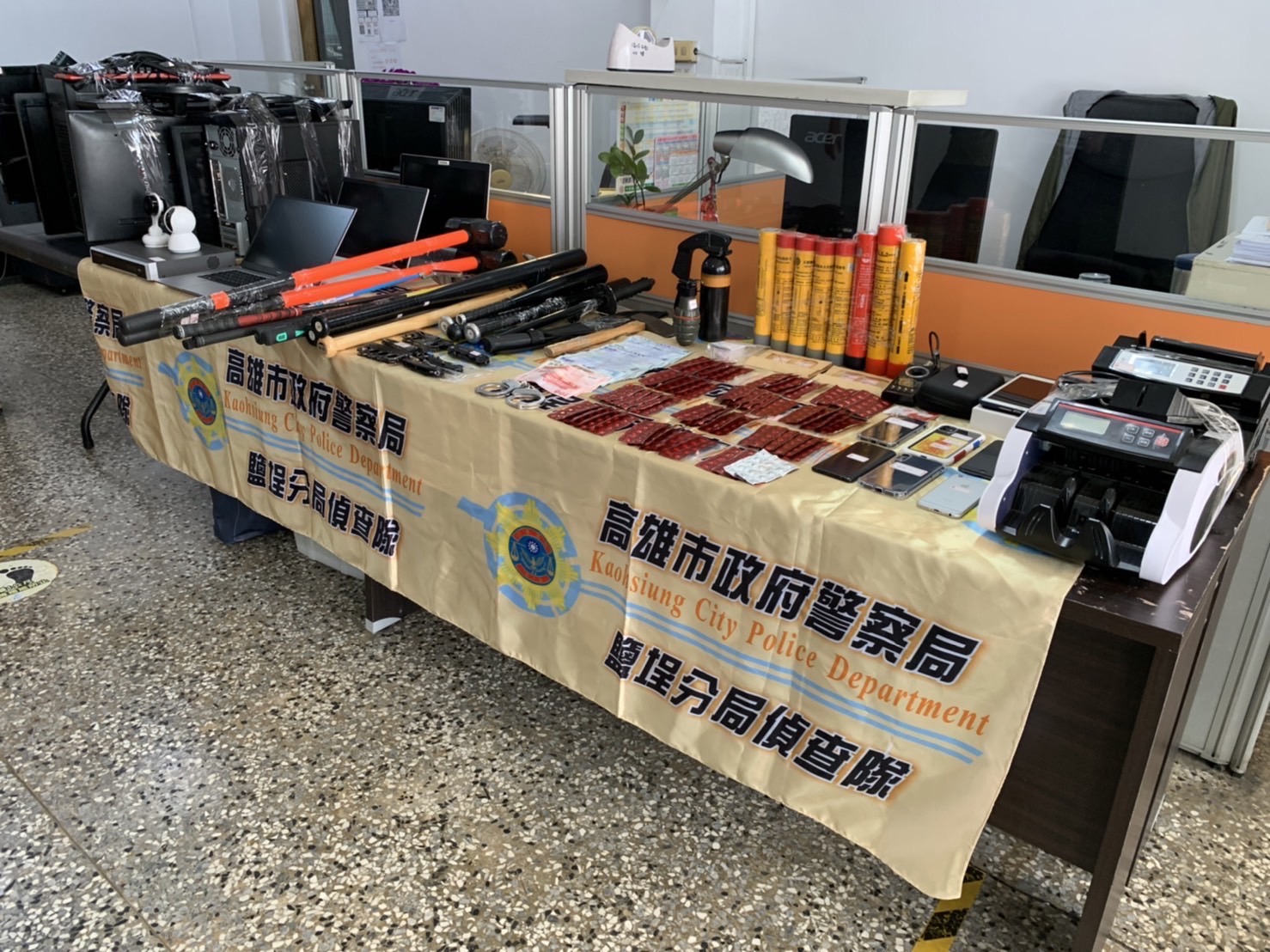 暴力集團詐財九千萬元 鹽埕分局掃蕩逮九名犯嫌