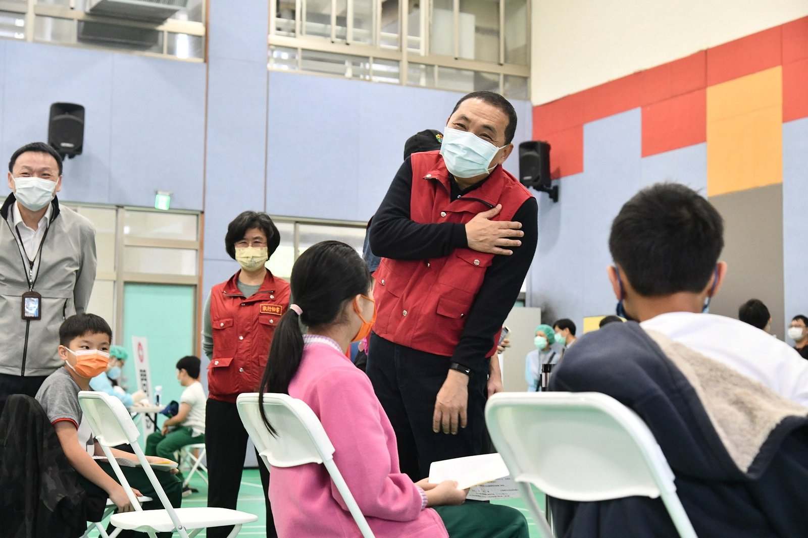 新北校園兒童疫苗開打 市長侯友宜視察校園接種作業